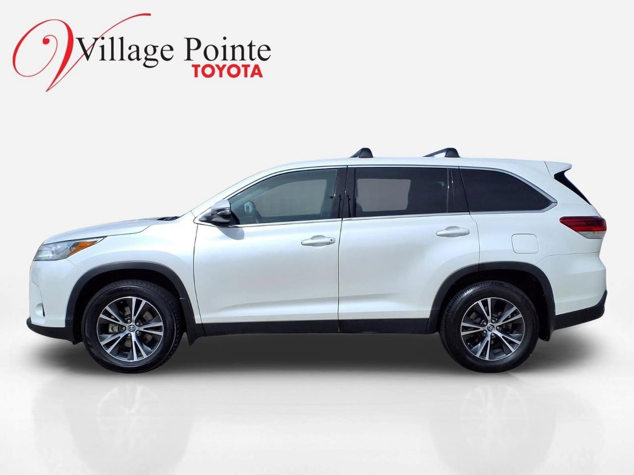 Used 2019 Toyota Highlander Plus AWD/4WD image 2