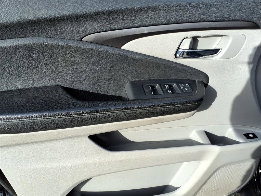 Used 2019 Honda Pilot LX image 18