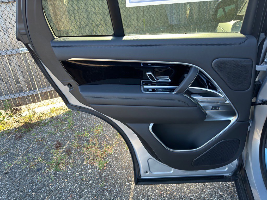 New 2025 Land Rover Range Rover SE image 12