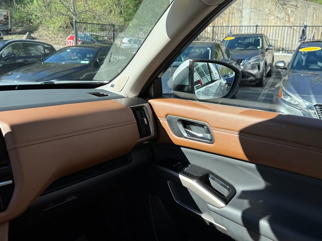 Used 2024 Nissan Pathfinder Platinum w/ Cargo Package AWD/4WD image 16