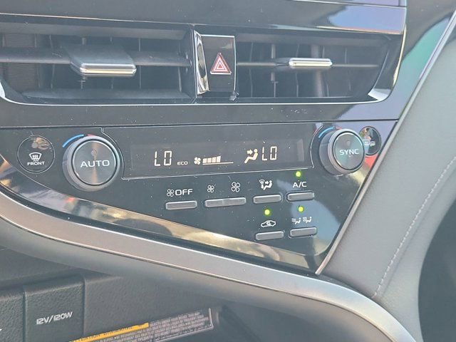 Used 2021 Toyota Camry XLE w/ Navigation Upgrade Package image 30