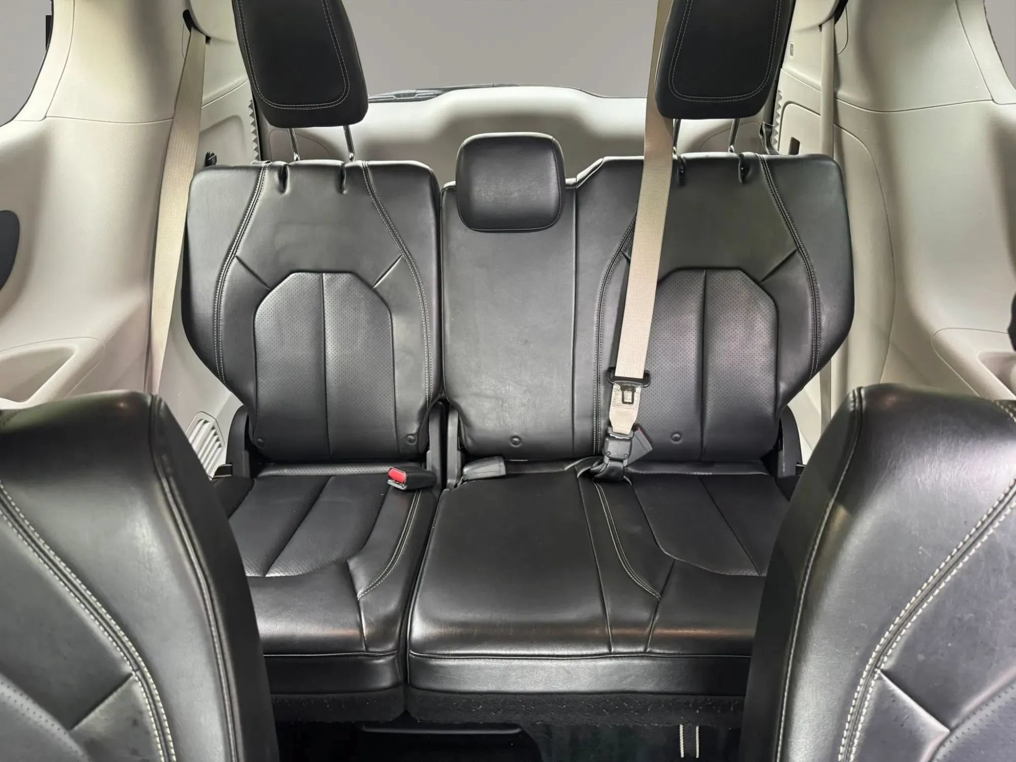Used 2020 Chrysler Voyager Lxi FWD image 22