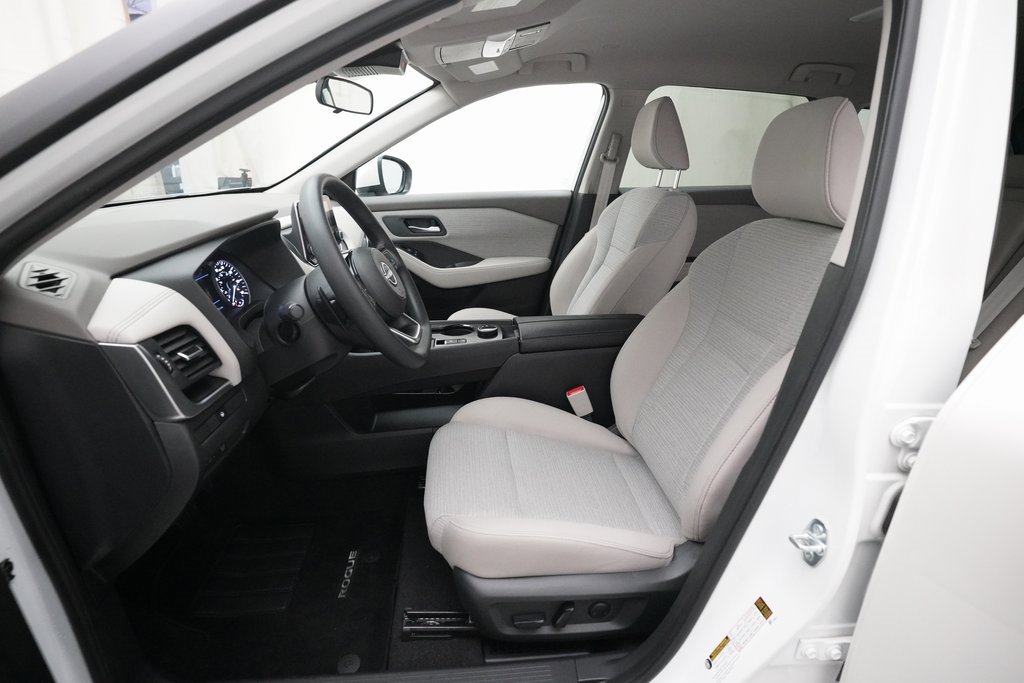 Used 2023 Nissan Rogue SV image 7