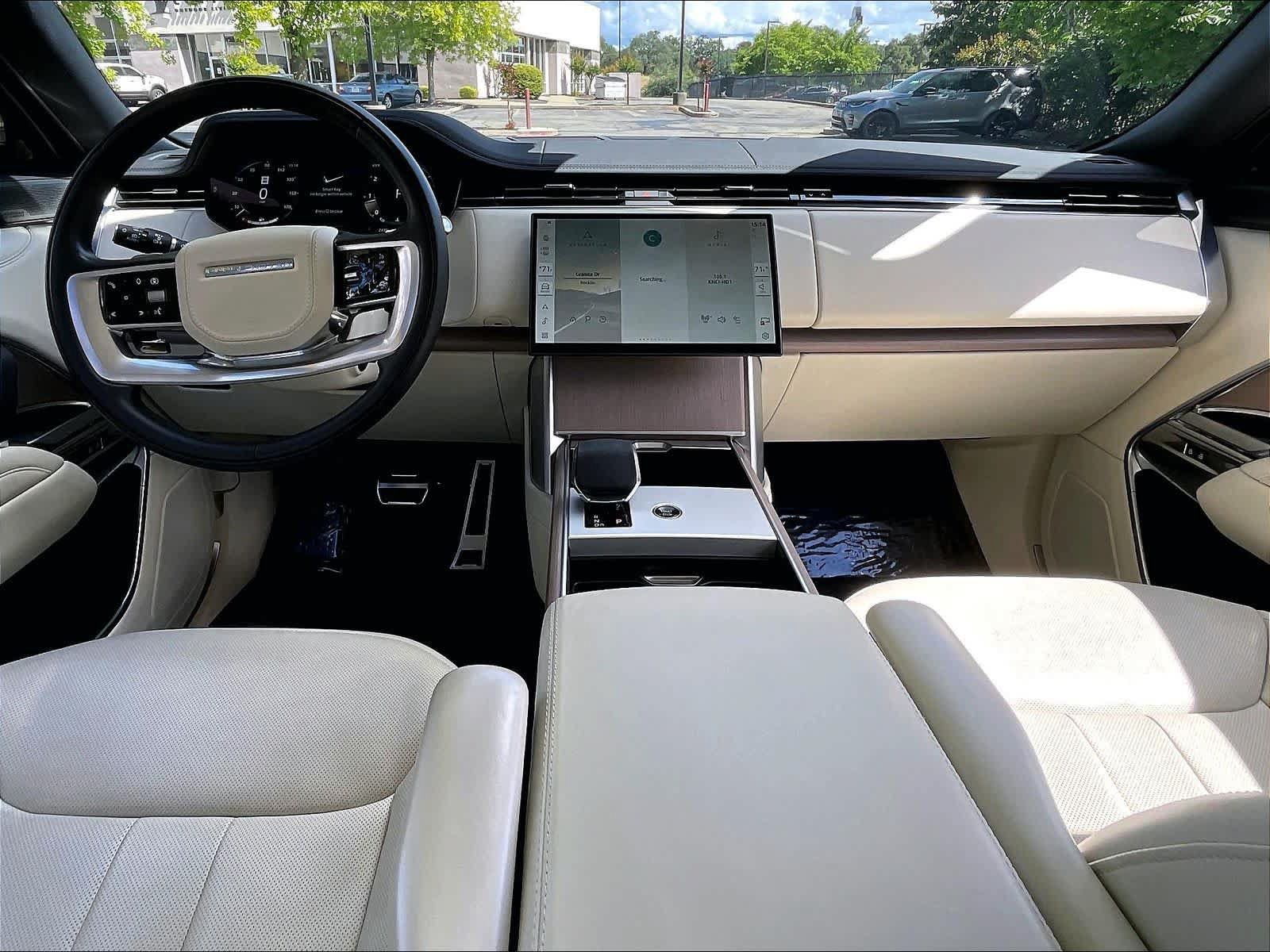 Used 2025 Land Rover Range Rover SE AWD/4WD image 15