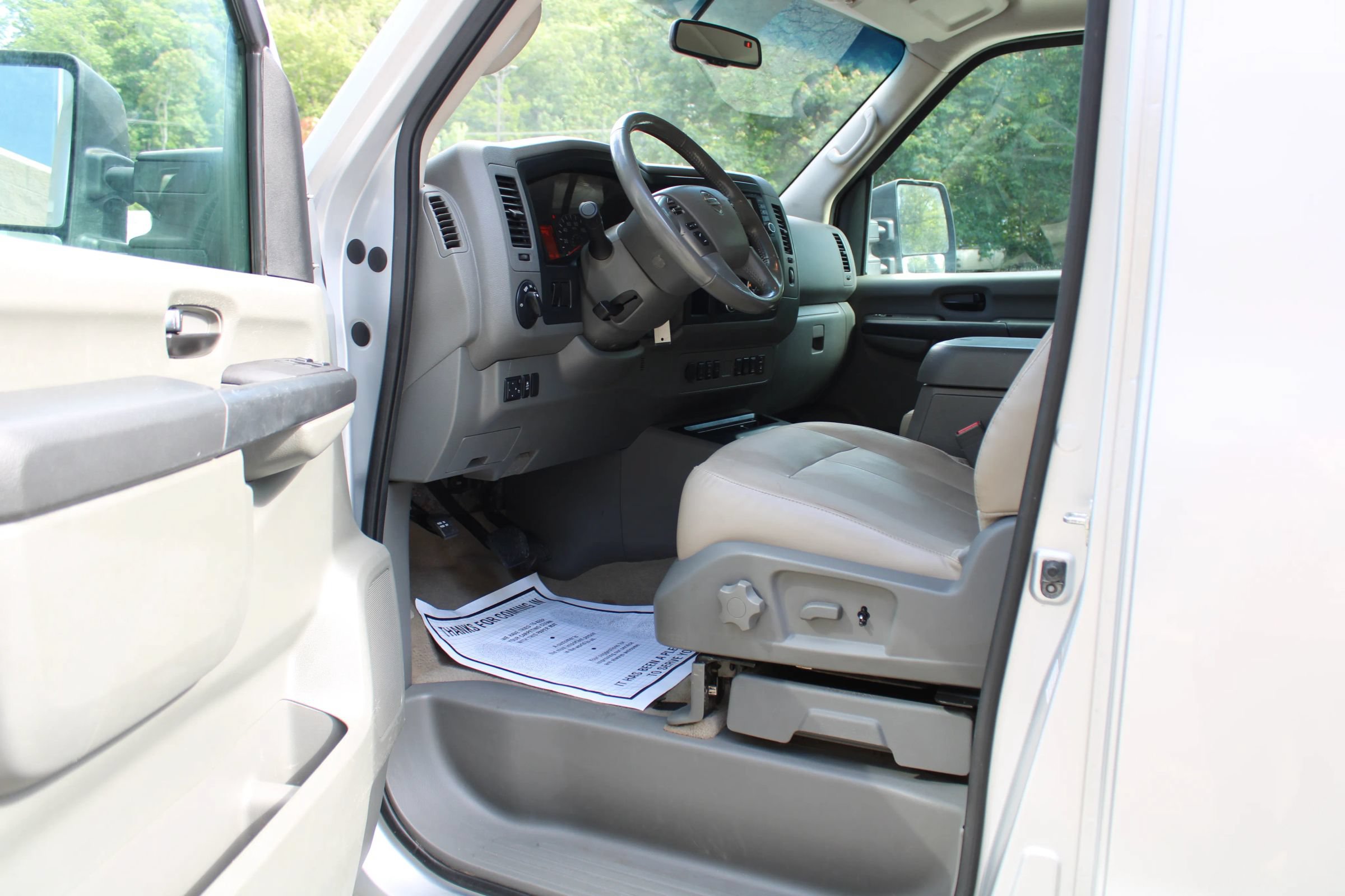 Used 2020 Nissan NV 3500 SL RWD image 15