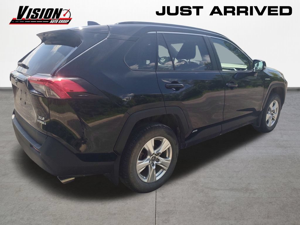 Used 2020 Toyota RAV4 XLE w/ XLE Grade Weather Package AWD/4WD image 5