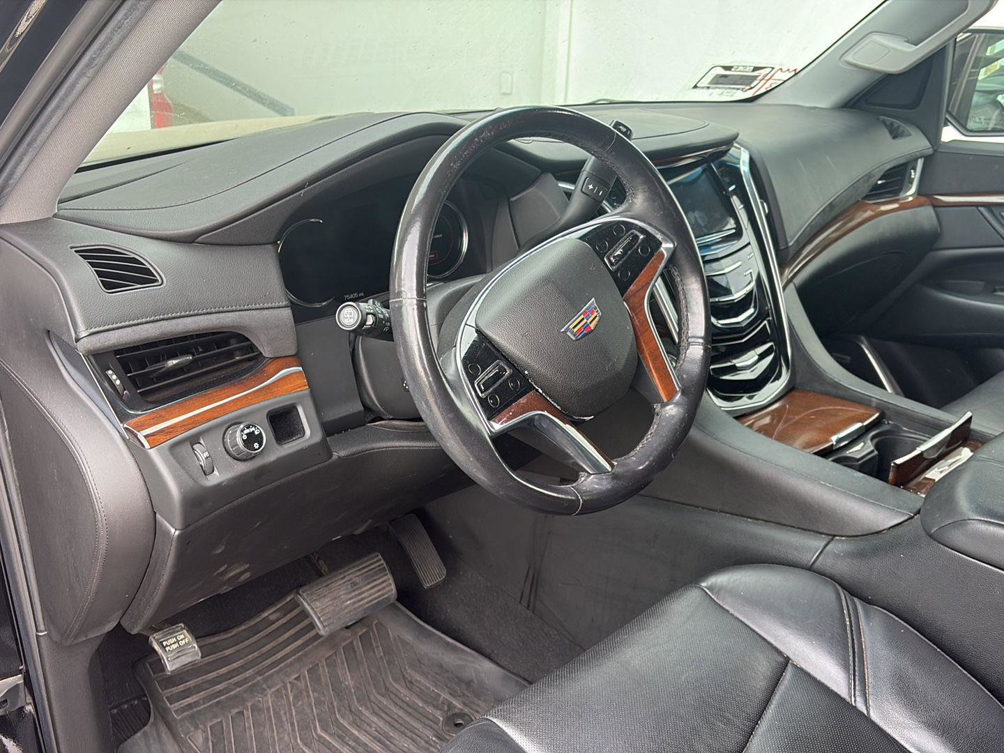 Used 2018 Cadillac Escalade 2WD image 10