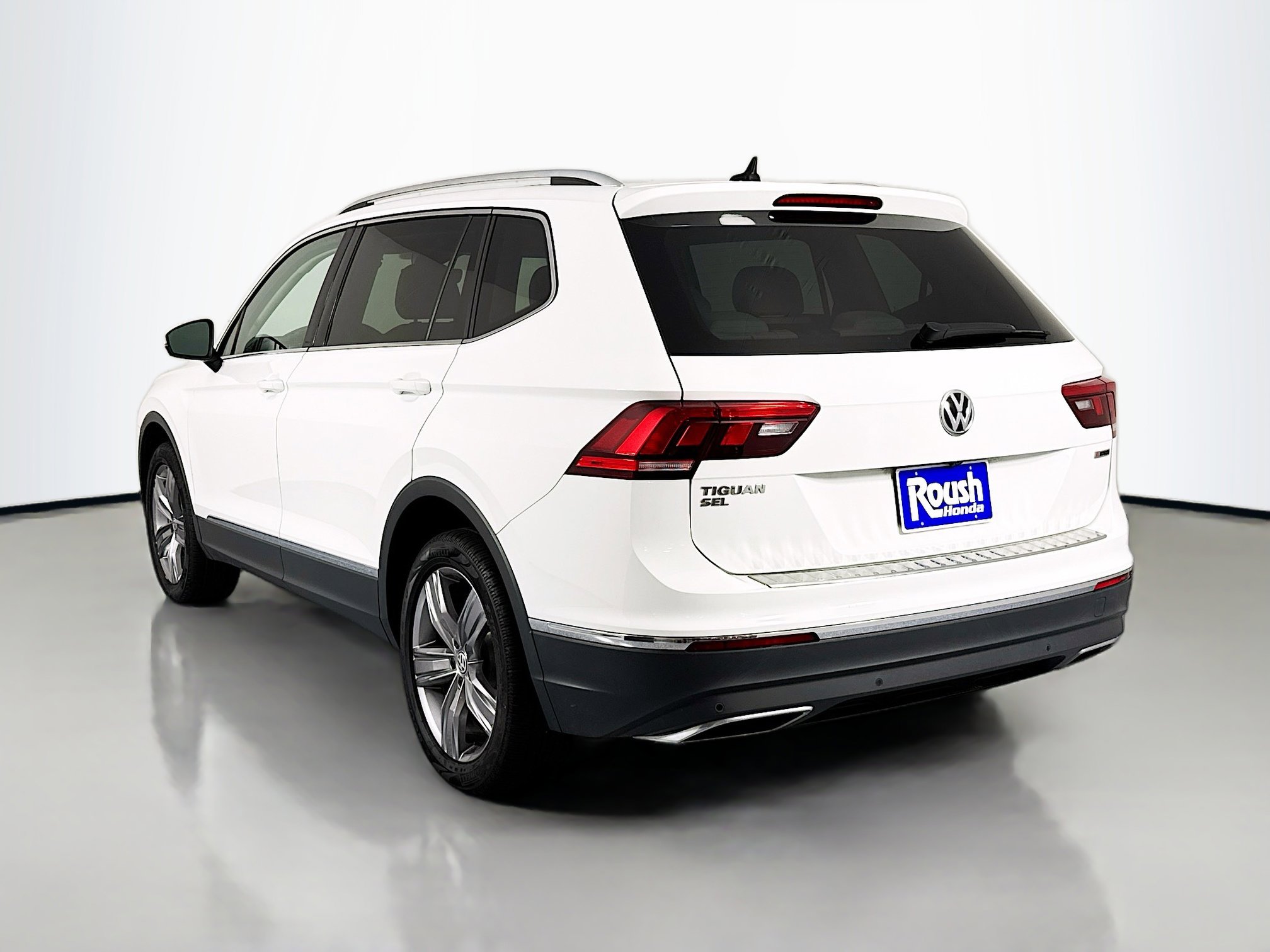 Used 2021 Volkswagen Tiguan SEL w/ 3rd Row Seat Package AWD/4WD image 7
