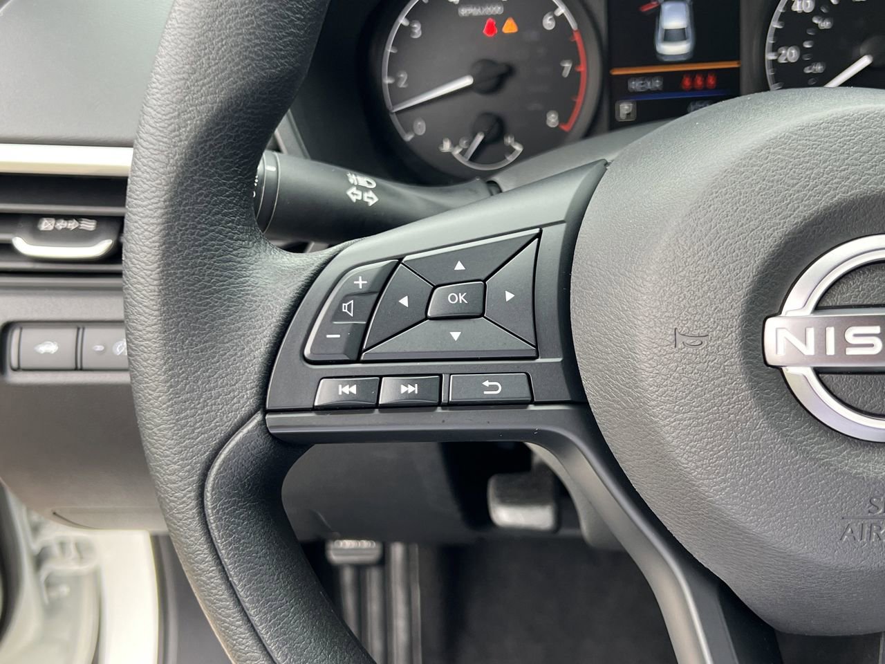 Certified 2025 Nissan Altima 2.5 S FWD image 9