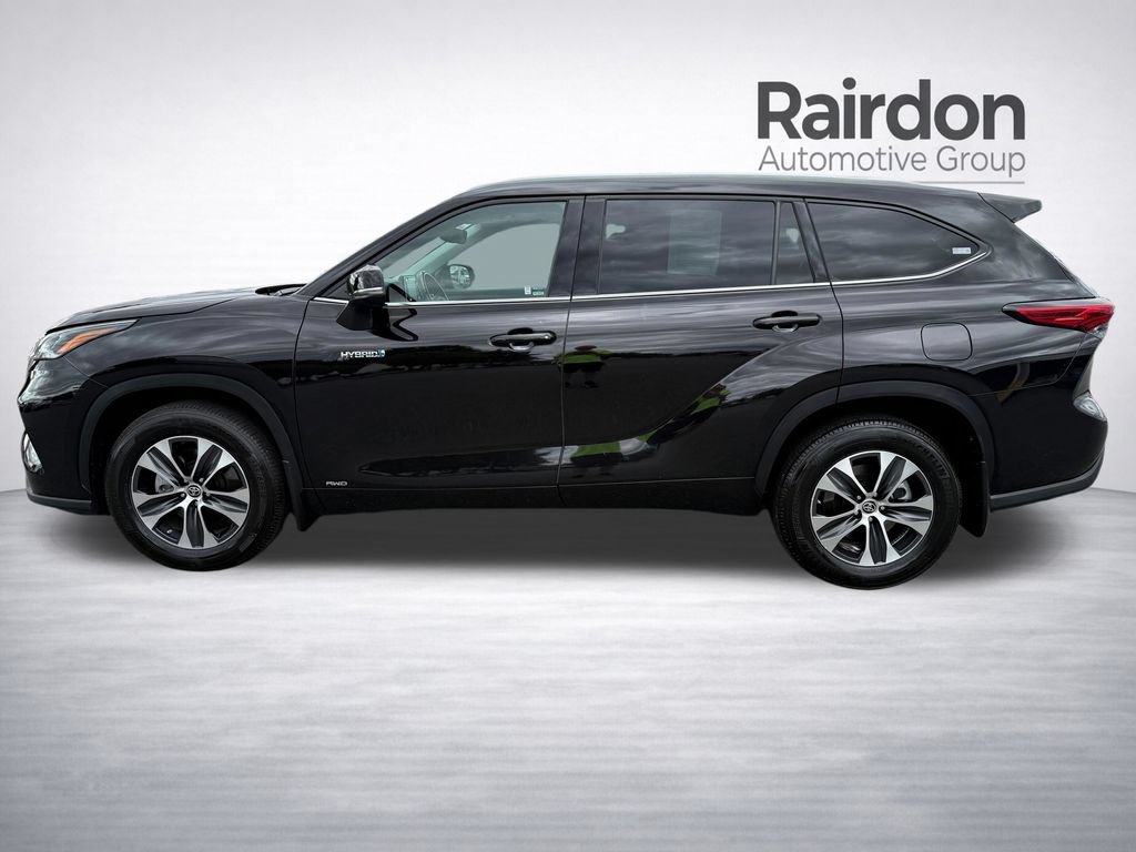 Used 2021 Toyota Highlander XLE AWD/4WD image 4