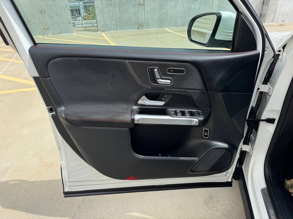 Used 2021 Mercedes-Benz GLB 250 4MATIC image 12