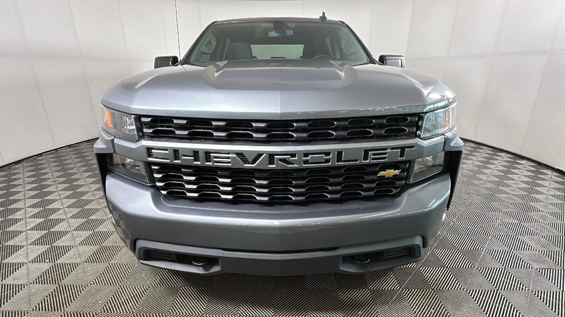 Used 2020 Chevrolet Silverado 1500 Custom w/ Custom Value Package AWD/4WD image 9