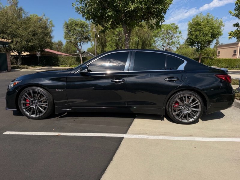 Used 2018 INFINITI Q50 Red Sport 400 w/ Sensory Package (Sport) RWD image 2