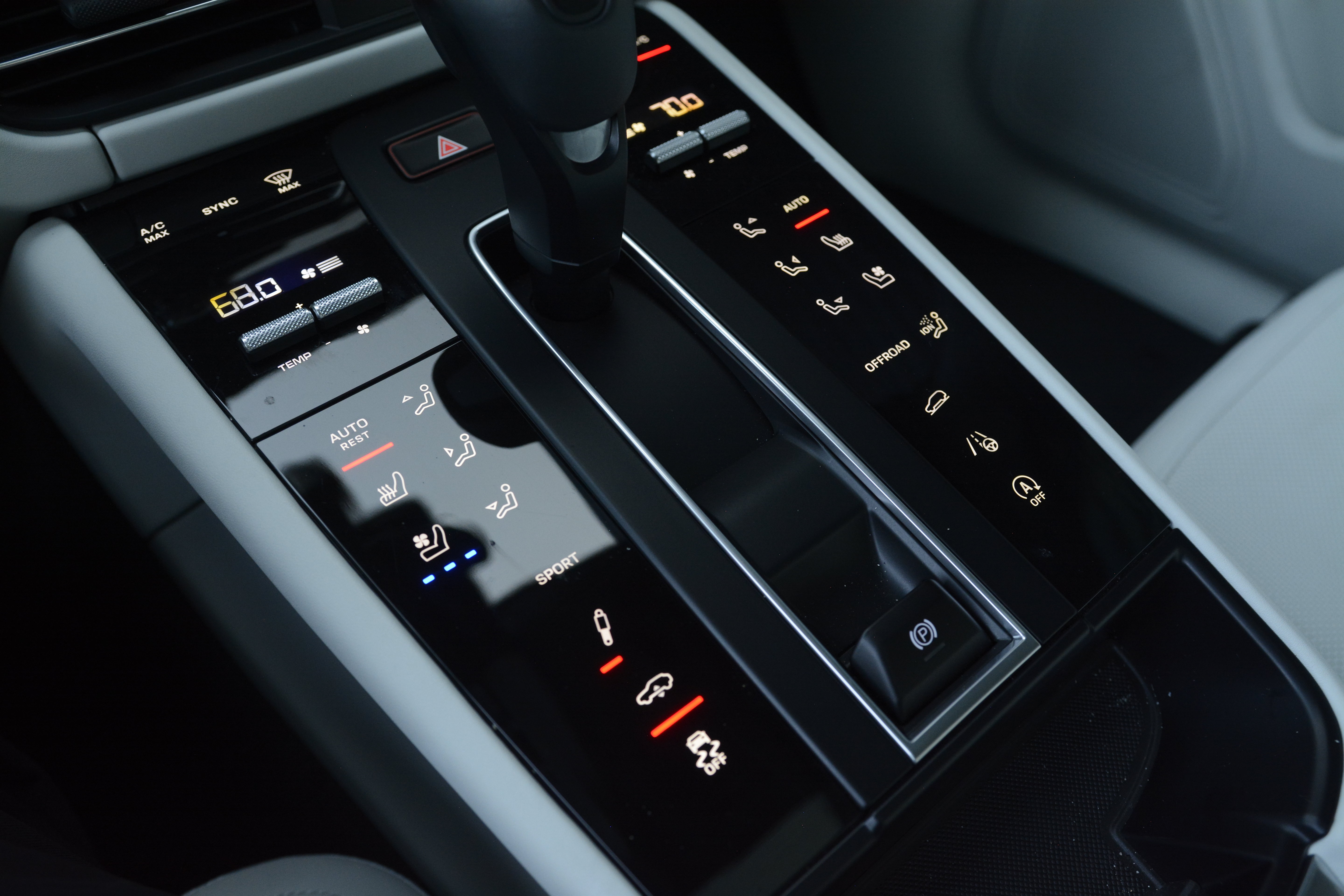 Certified 2026 Porsche Macan AWD/4WD image 24