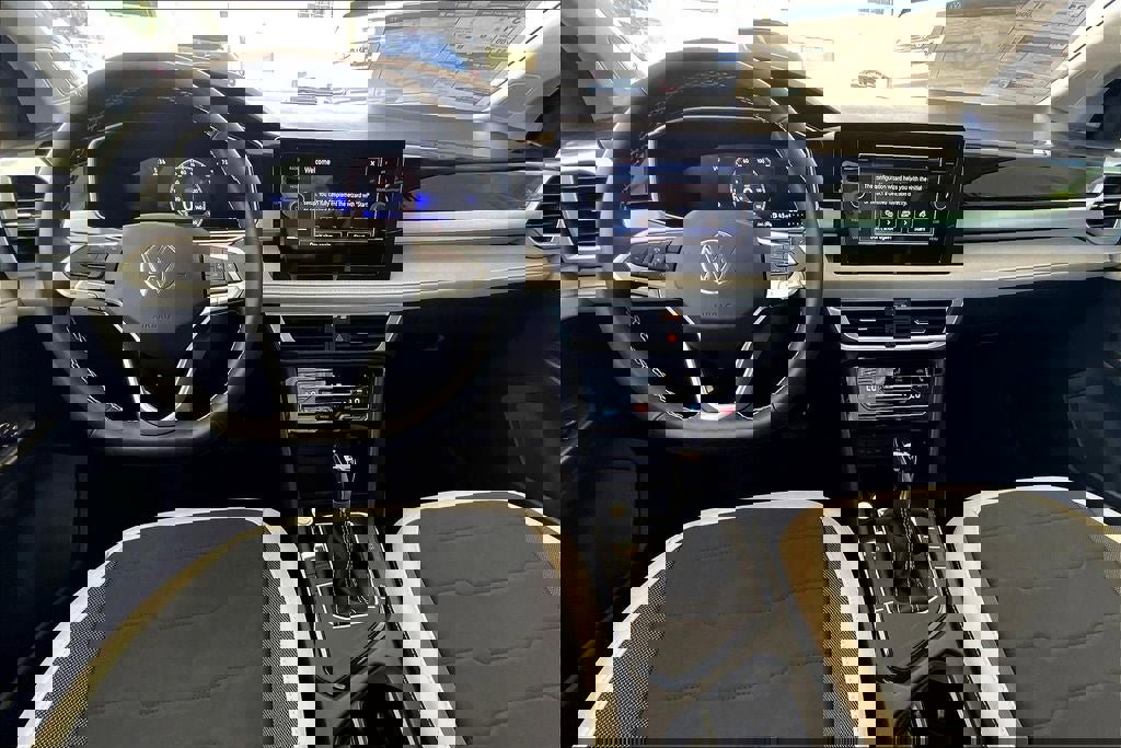 New 2025 Volkswagen Taos SE image 15