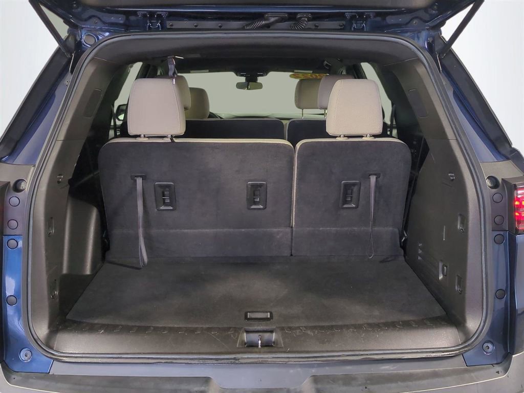 Used 2022 Chevrolet Traverse LS FWD image 14