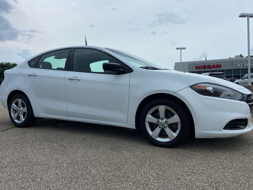 Used 2015 Dodge Dart SXT FWD image 1