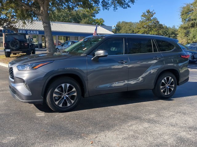 Used 2021 Toyota Highlander XLE image 8