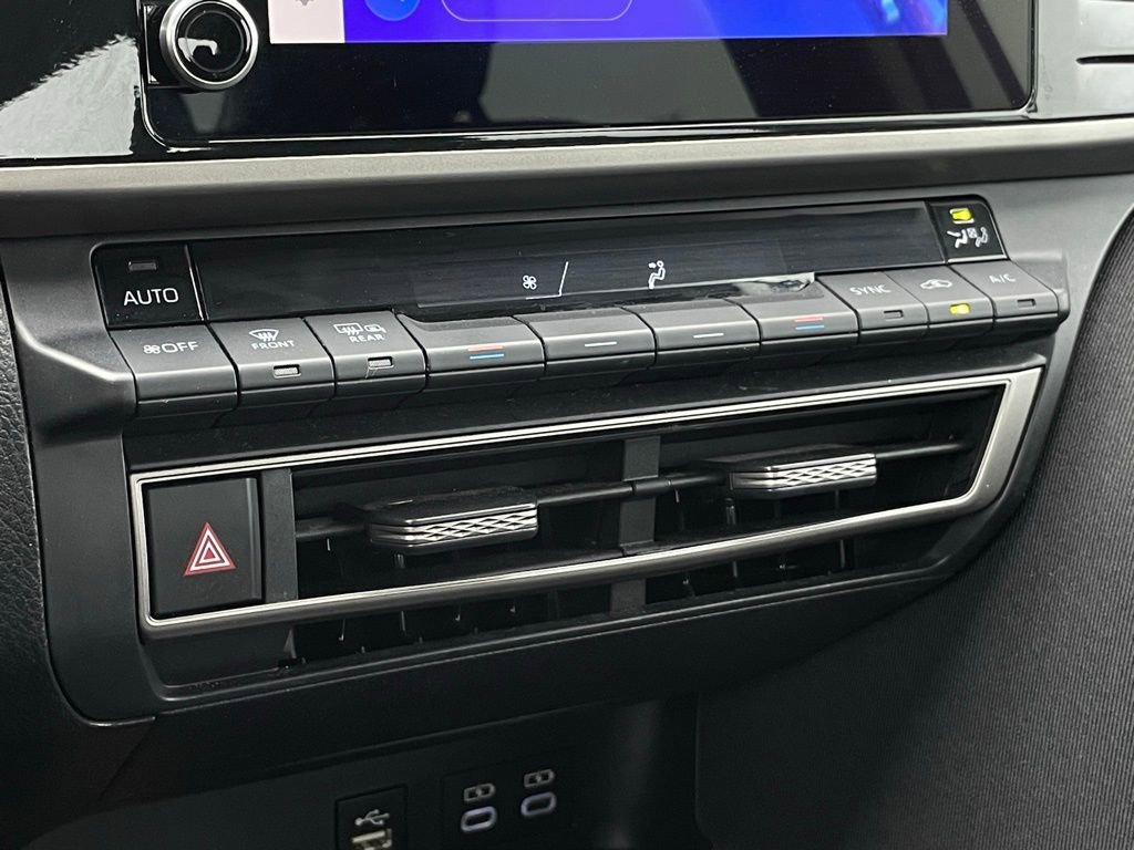 Used 2025 Toyota Camry SE image 18