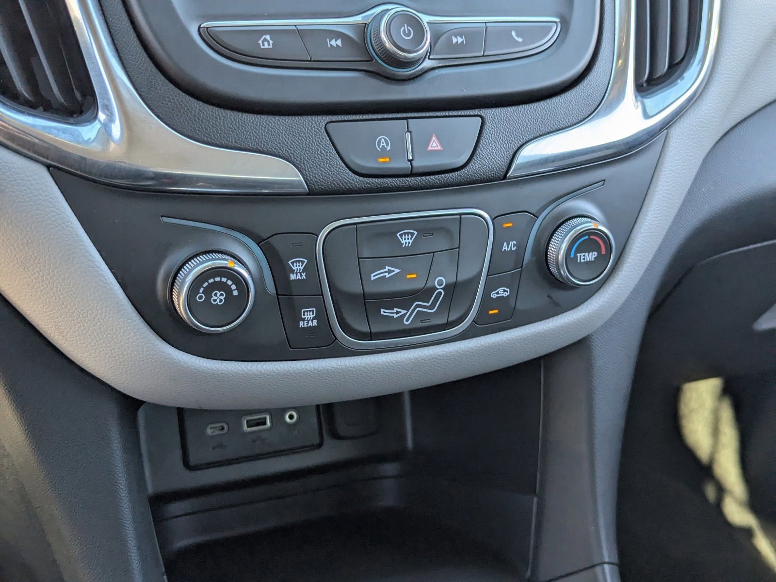 Used 2024 Chevrolet Equinox LS image 29