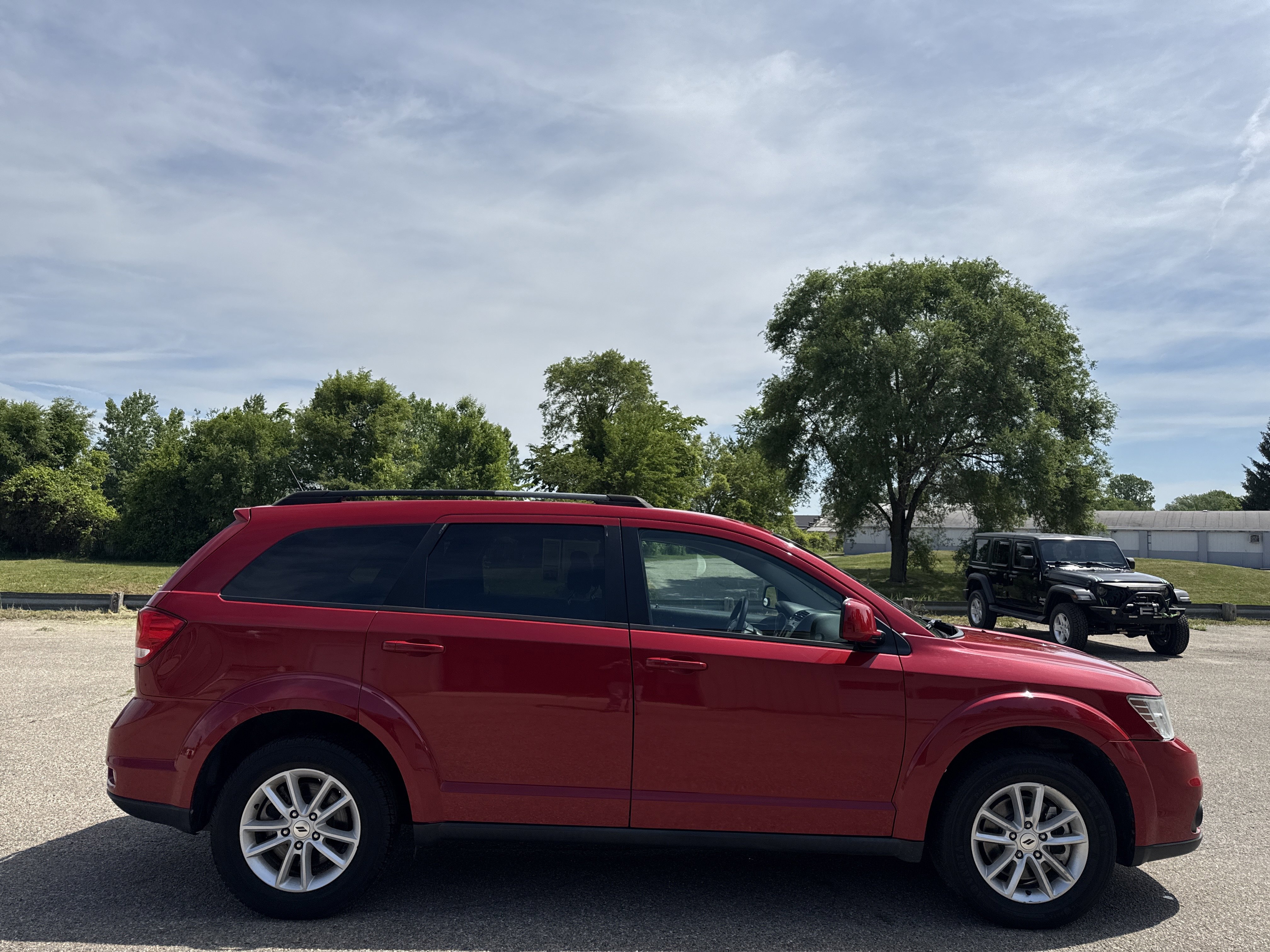 Used 2017 Dodge Journey SXT w/ Comfort/Convenience Group AWD/4WD image 2