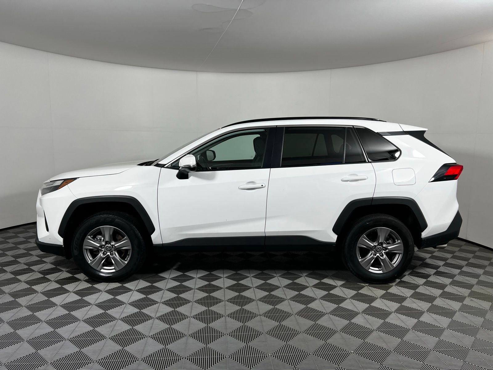 Used 2024 Toyota RAV4 XLE AWD/4WD image 8