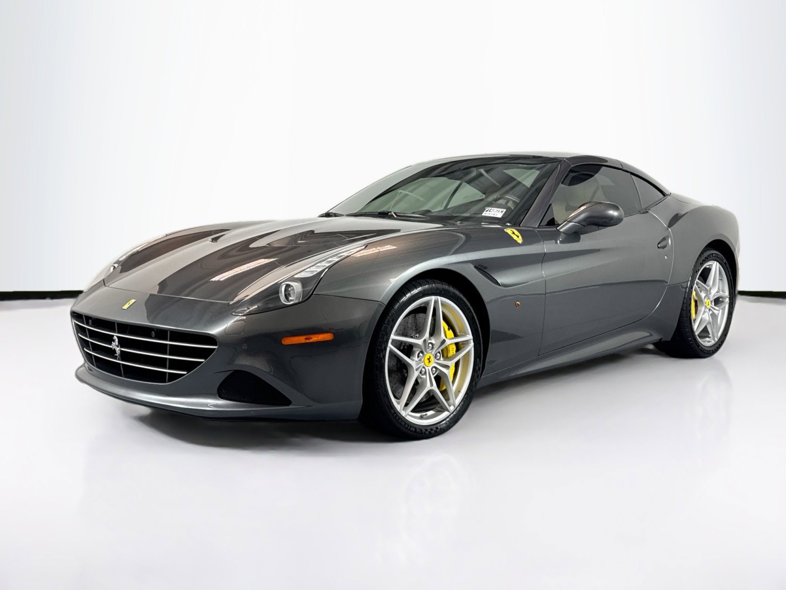 Used 2017 Ferrari California T image 1