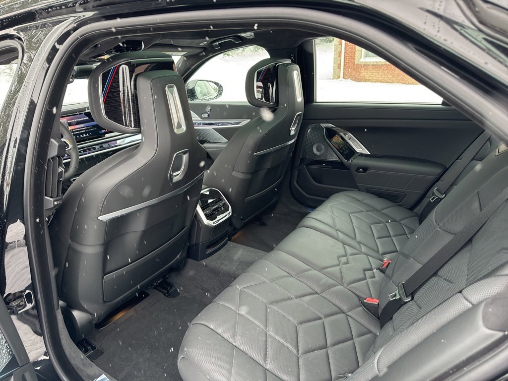 Used 2026 BMW i7 xDrive60 w/ Executive Package image 10