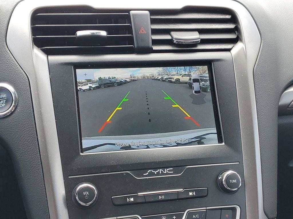 Used 2020 Ford Fusion SE image 15