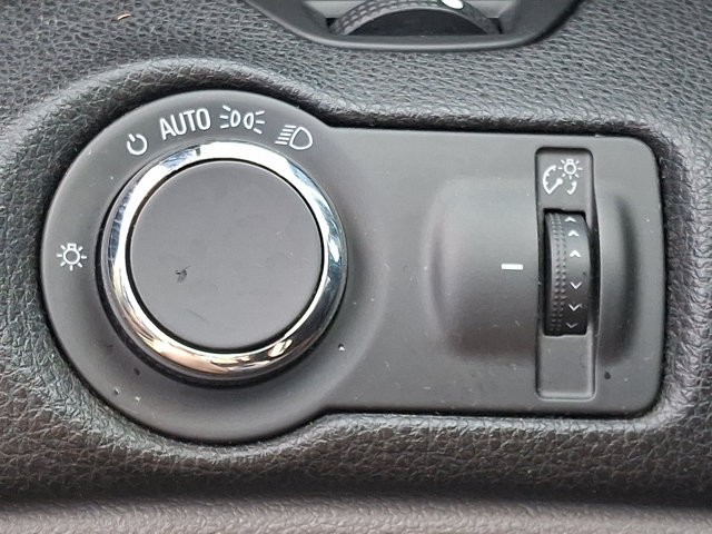 Used 2015 Chevrolet Malibu LT w/ Power Convenience Package FWD image 24