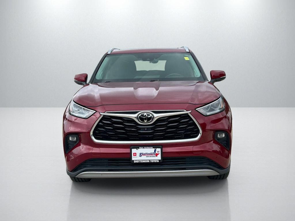 Used 2023 Toyota Highlander Platinum FWD video 2