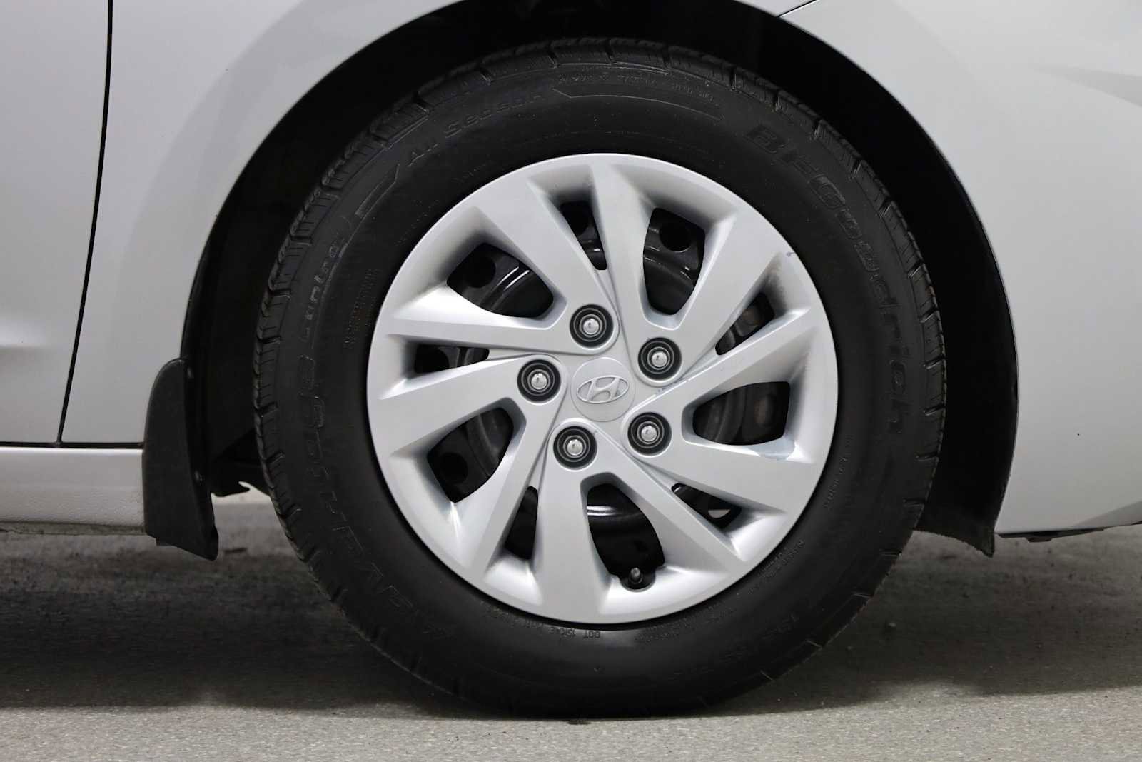 Used 2020 Hyundai Elantra SE image 12