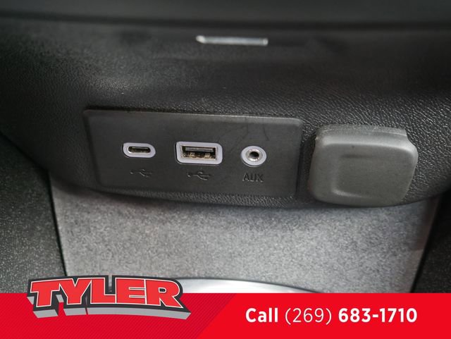 Used 2025 Chevrolet Malibu LT image 35