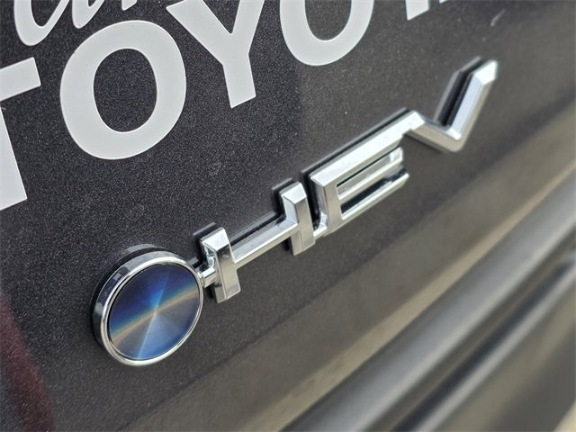 Used 2025 Toyota Sienna XLE image 8