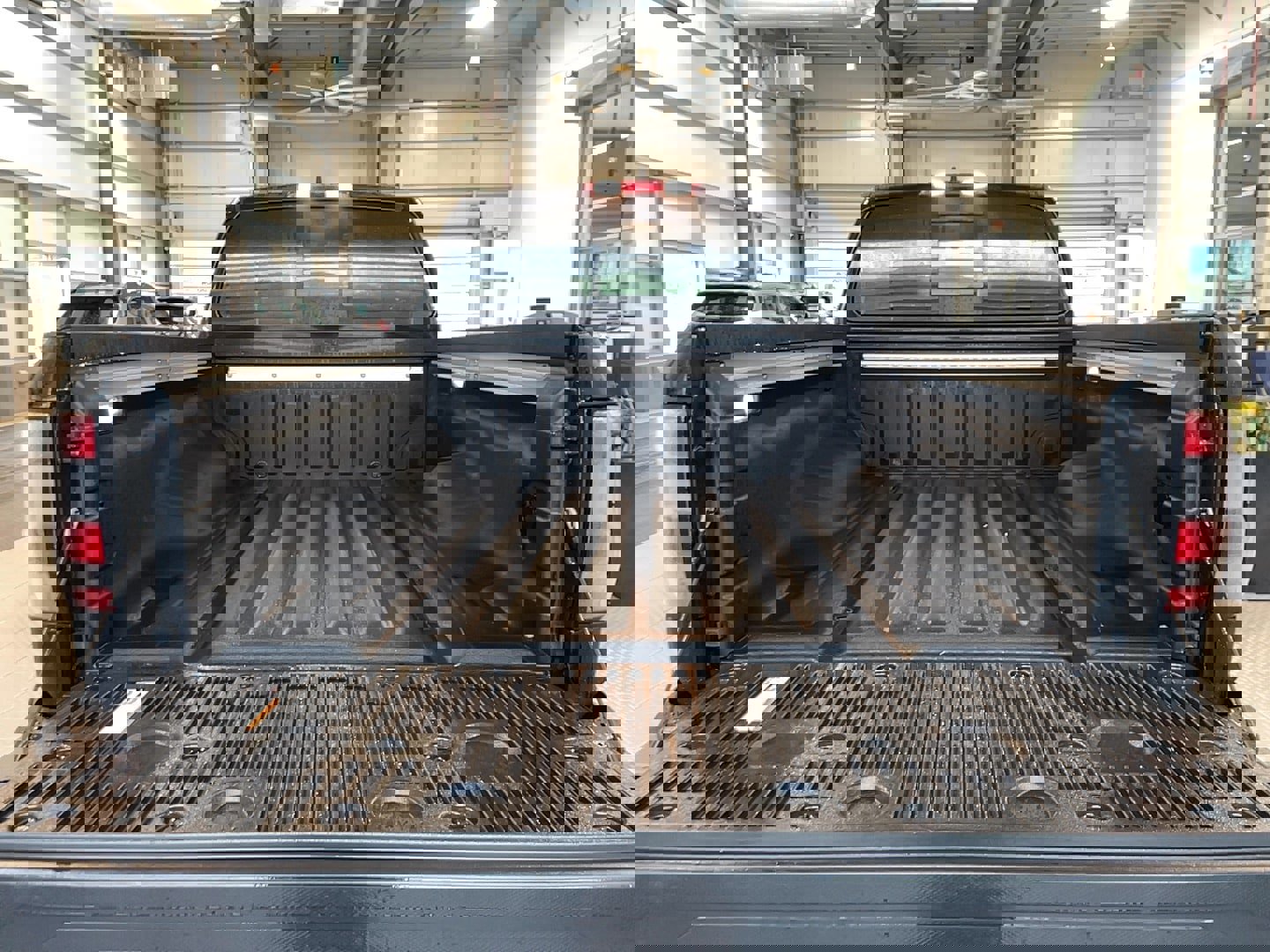 Used 2024 Nissan Frontier SV w/ Technology Package image 23