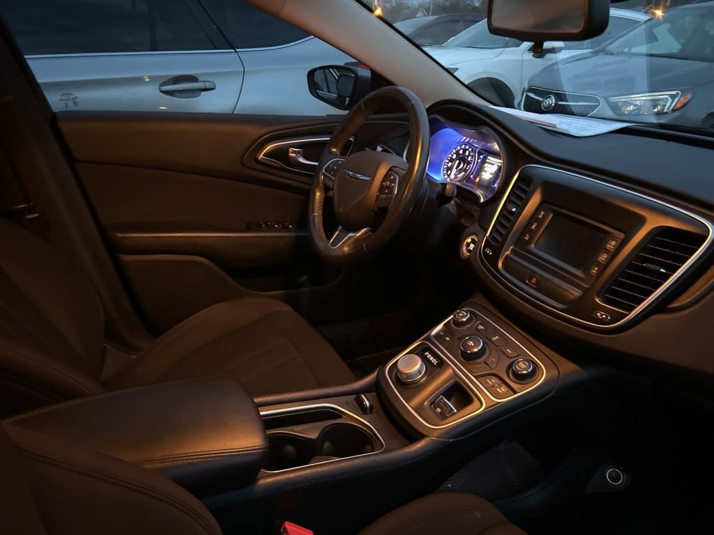 Used 2016 Chrysler 200 Limited w/ Convenience Group image 9