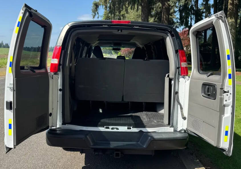 Used 2018 Chevrolet Express 2500 LS w/ Driver Convenience Package RWD image 26