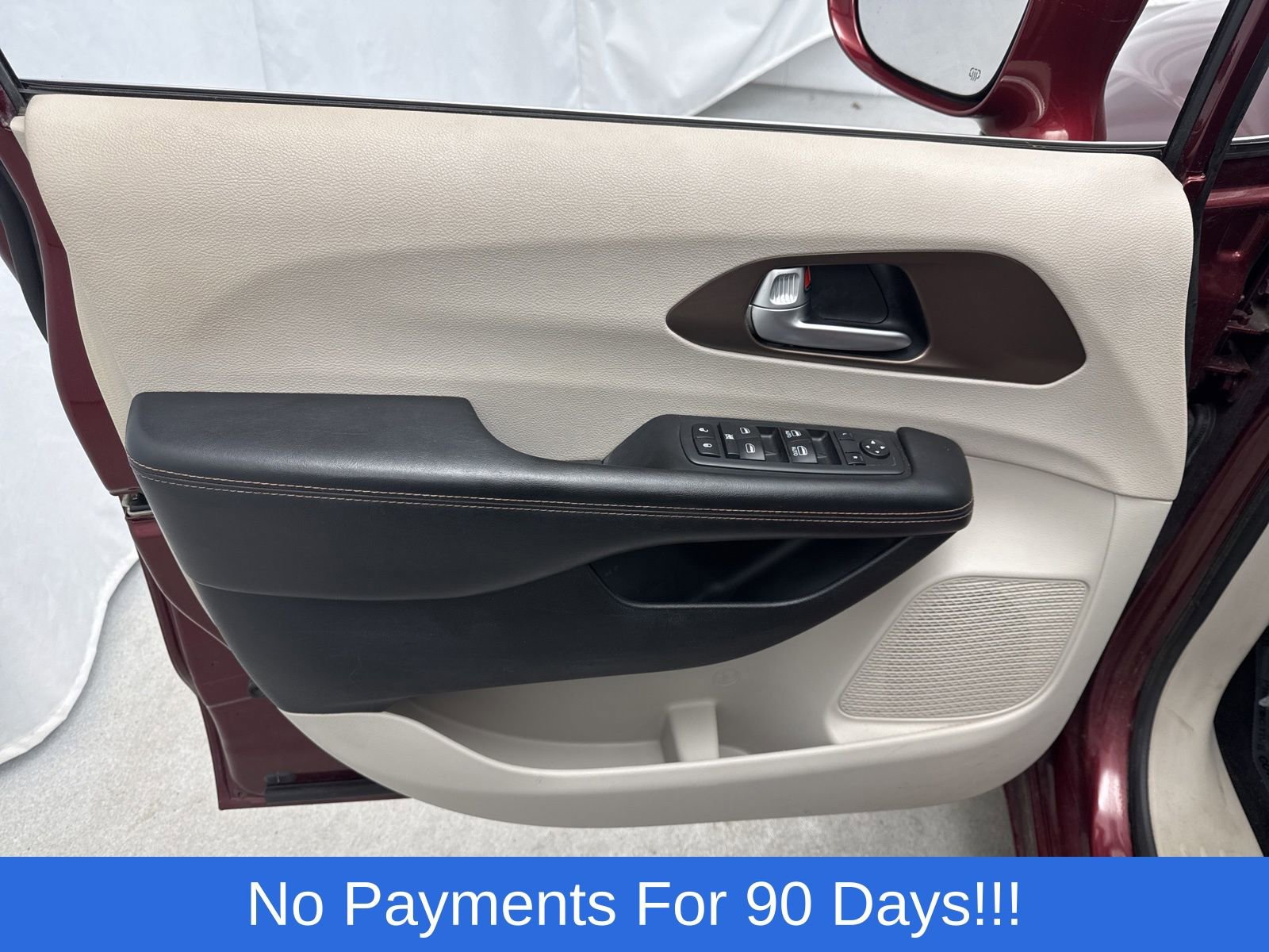Used 2018 Chrysler Pacifica Touring Plus w/ Tire & Wheel Group image 12