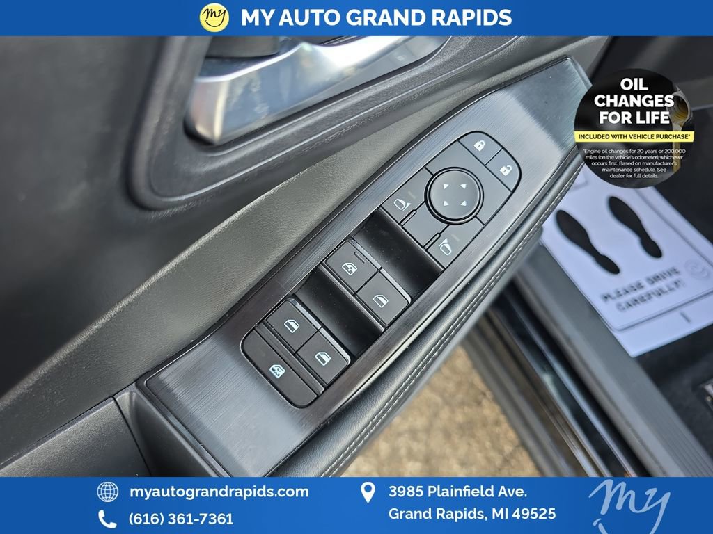 Used 2025 Nissan Rogue SV image 11