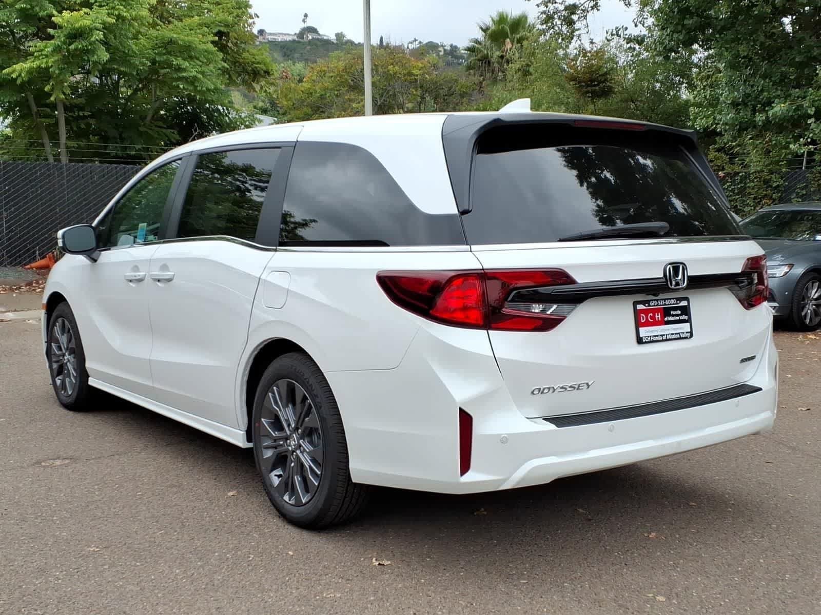 New 2026 Honda Odyssey Touring image 7