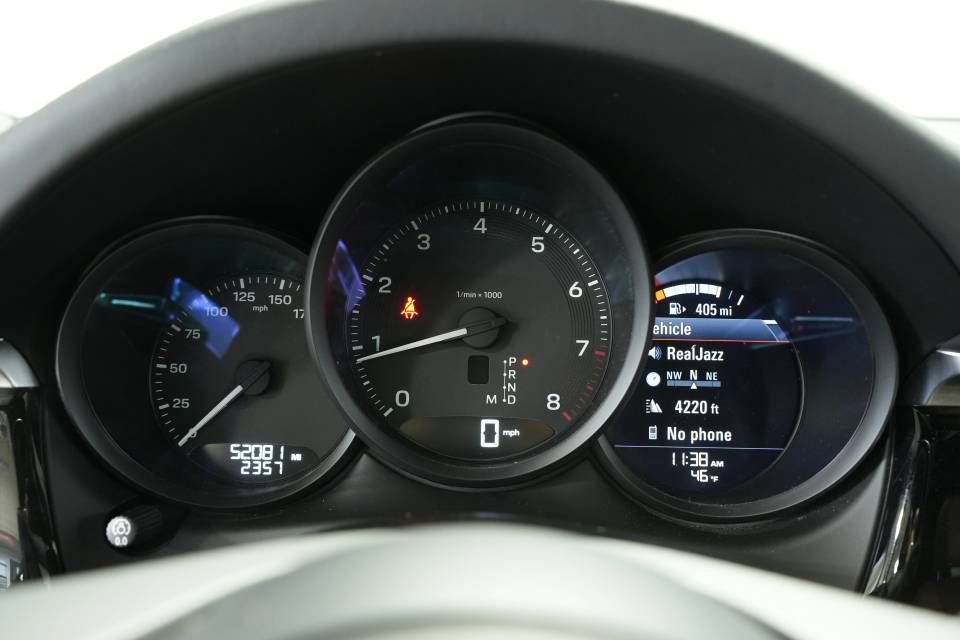 Certified 2022 Porsche Macan image 14