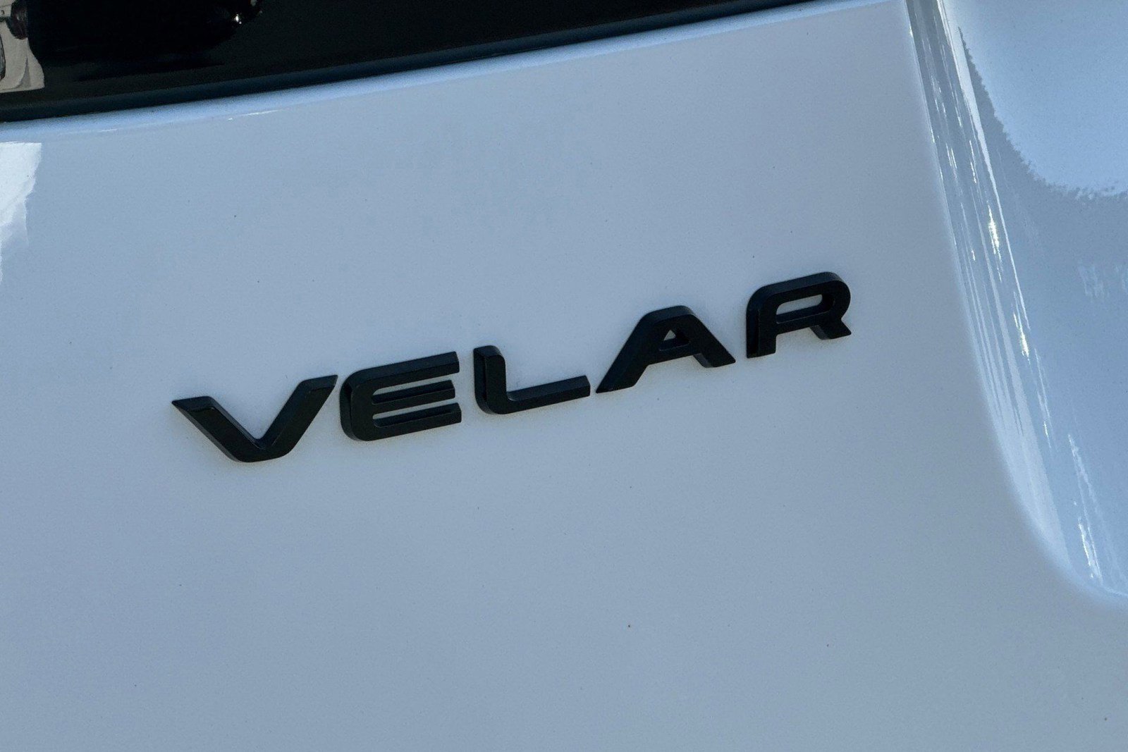 Certified 2022 Land Rover Range Rover Velar R-Dynamic S AWD/4WD image 22