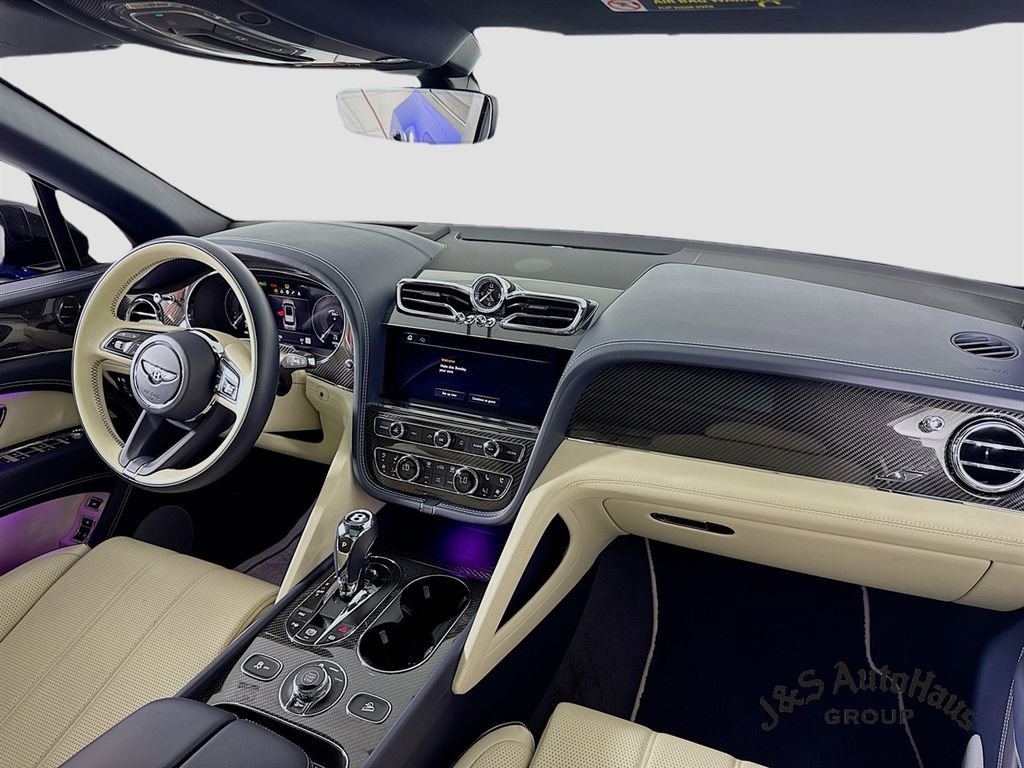 Used 2022 Bentley Bentayga AWD/4WD image 30