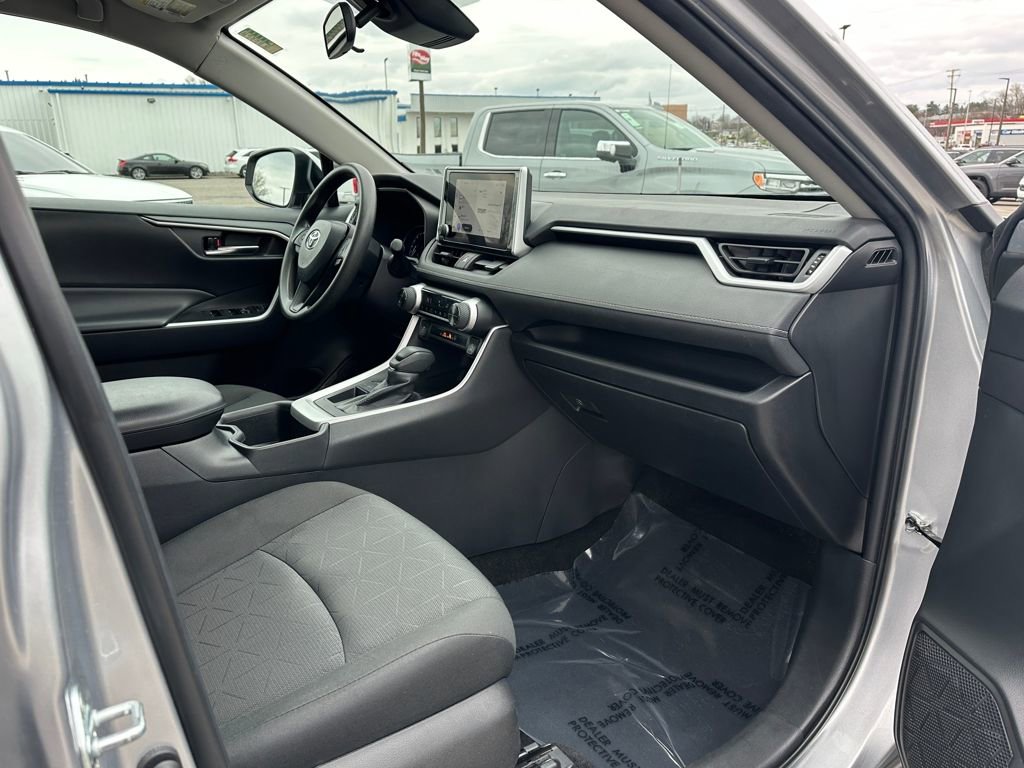 Used 2024 Toyota RAV4 XLE FWD image 18
