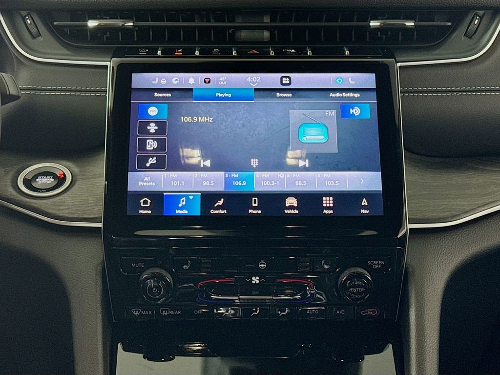 Used 2024 Jeep Grand Cherokee Limited w/ Black Appearance Package image 15