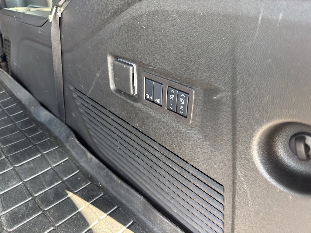 Used 2024 Chevrolet Tahoe High Country image 34