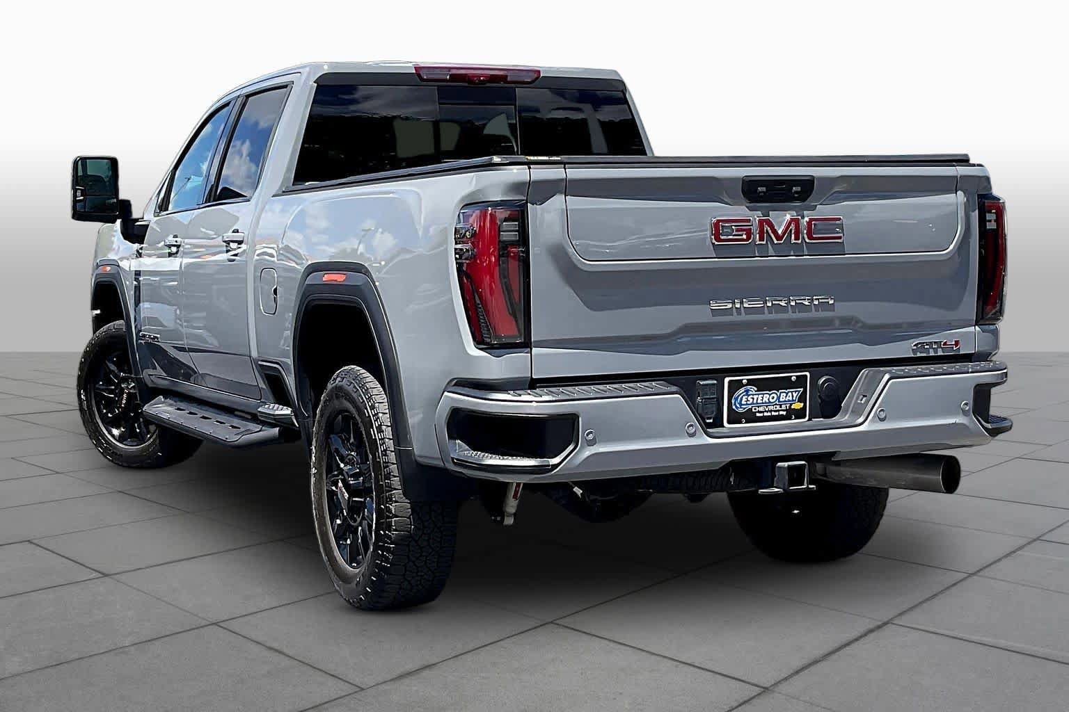Used 2024 GMC Sierra 2500 AT4 w/ Technology Package AWD/4WD image 17