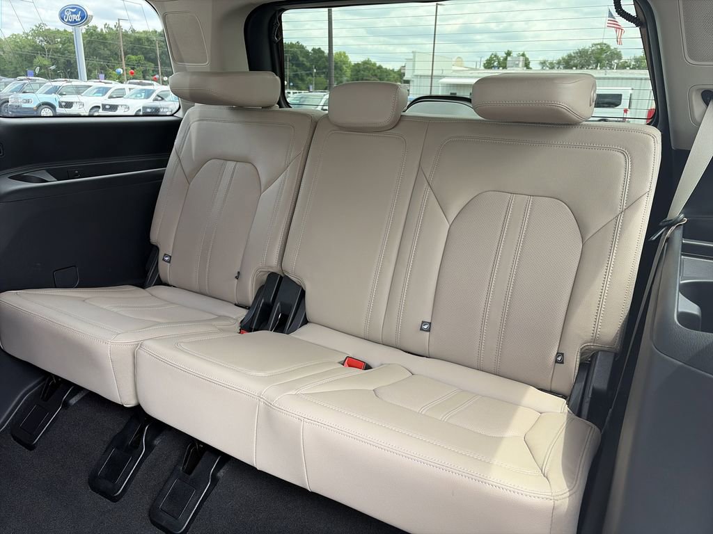 Used 2024 Ford Expedition Limited RWD image 32