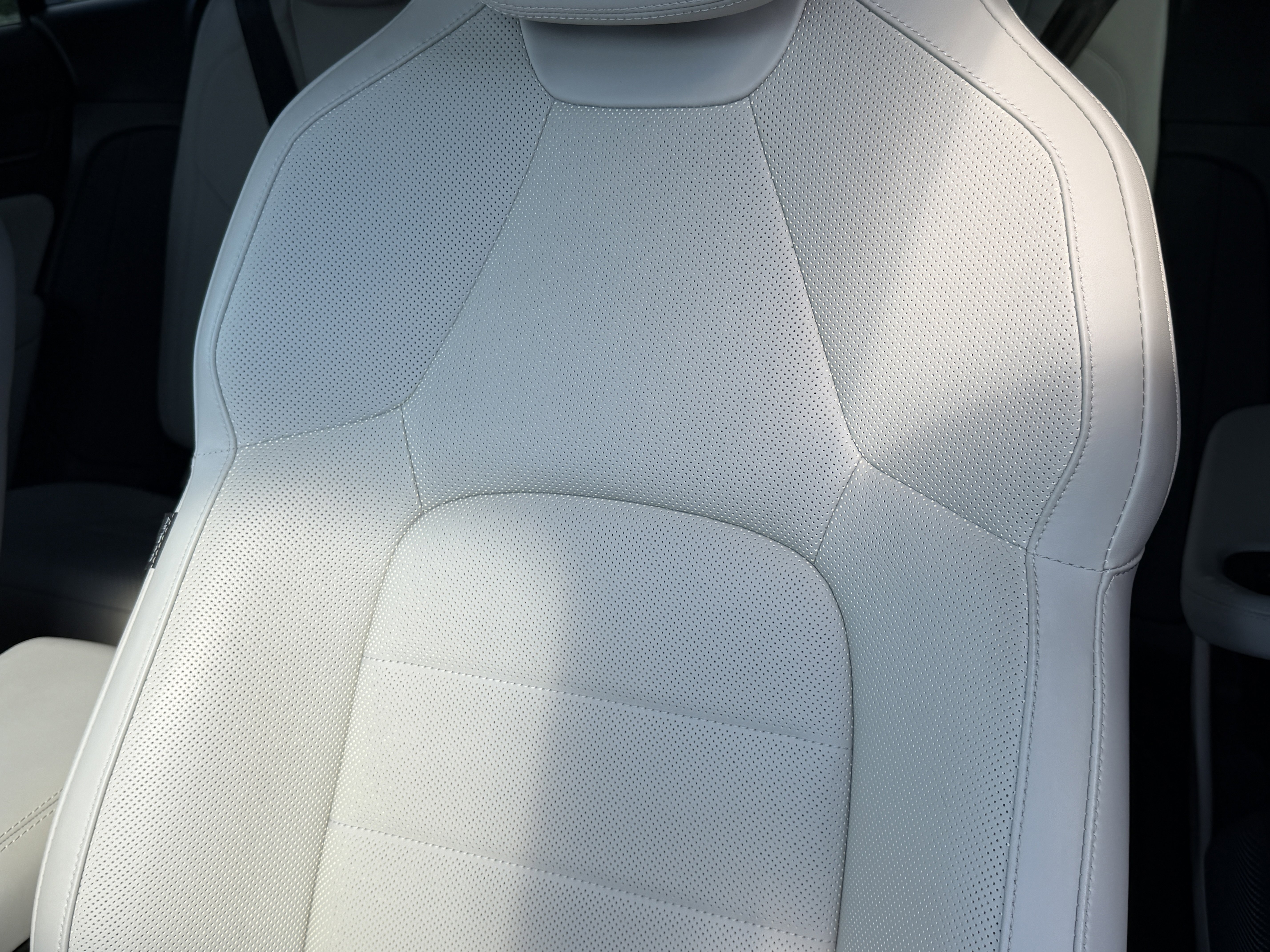 Certified 2024 Porsche Macan 4 Electric image 5