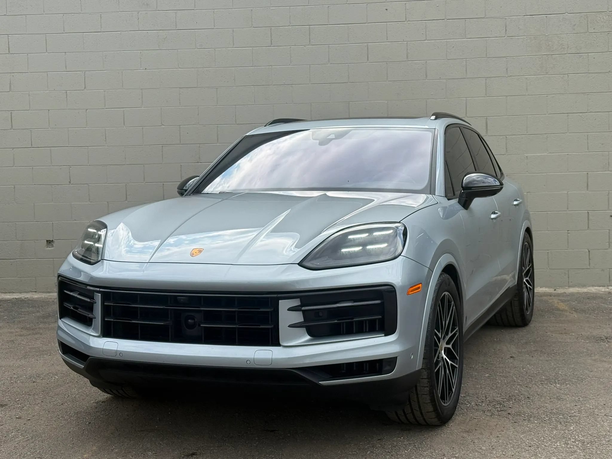 Used 2024 Porsche Cayenne S AWD/4WD image 1
